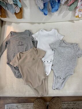 Gap Baby Size 0-3 Ribbed  Short Sleeve One-Piece Bodysuit. Tan,Gray,White.